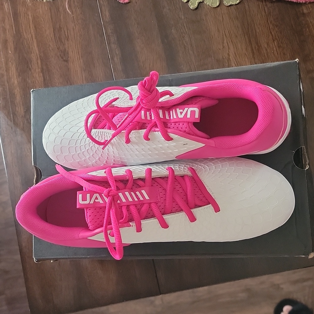 BNWT UA womens cleats sz9